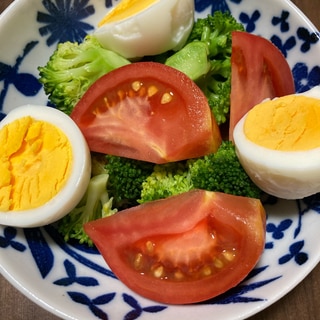 ゆで卵と彩り野菜のサラダ☆